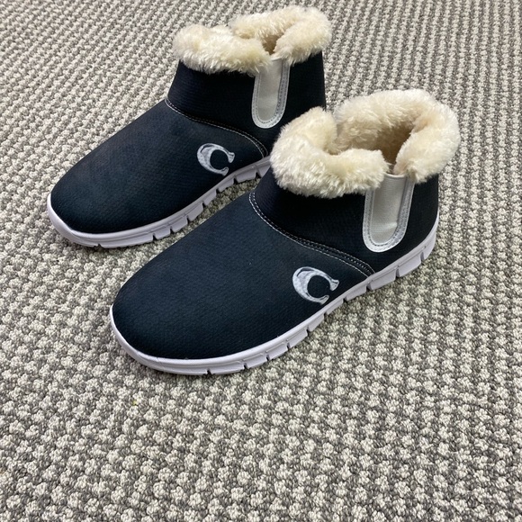 Shoes - NWOT navy Faux-Fur Lined Slip-On Shoes